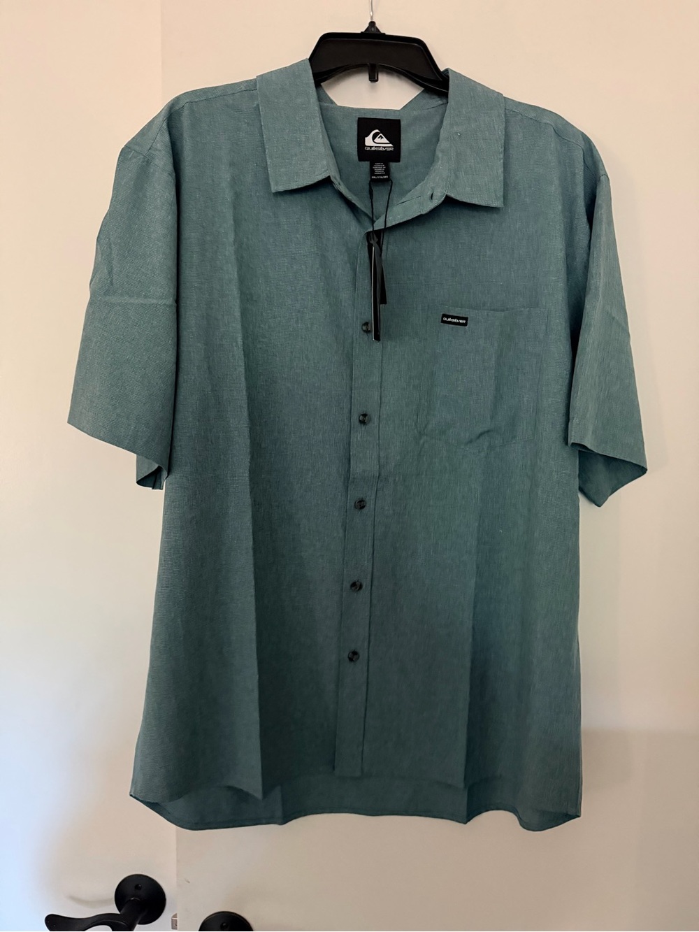 Quiksilver Men's Short-Sleeve Button-Down Shirt in Teal